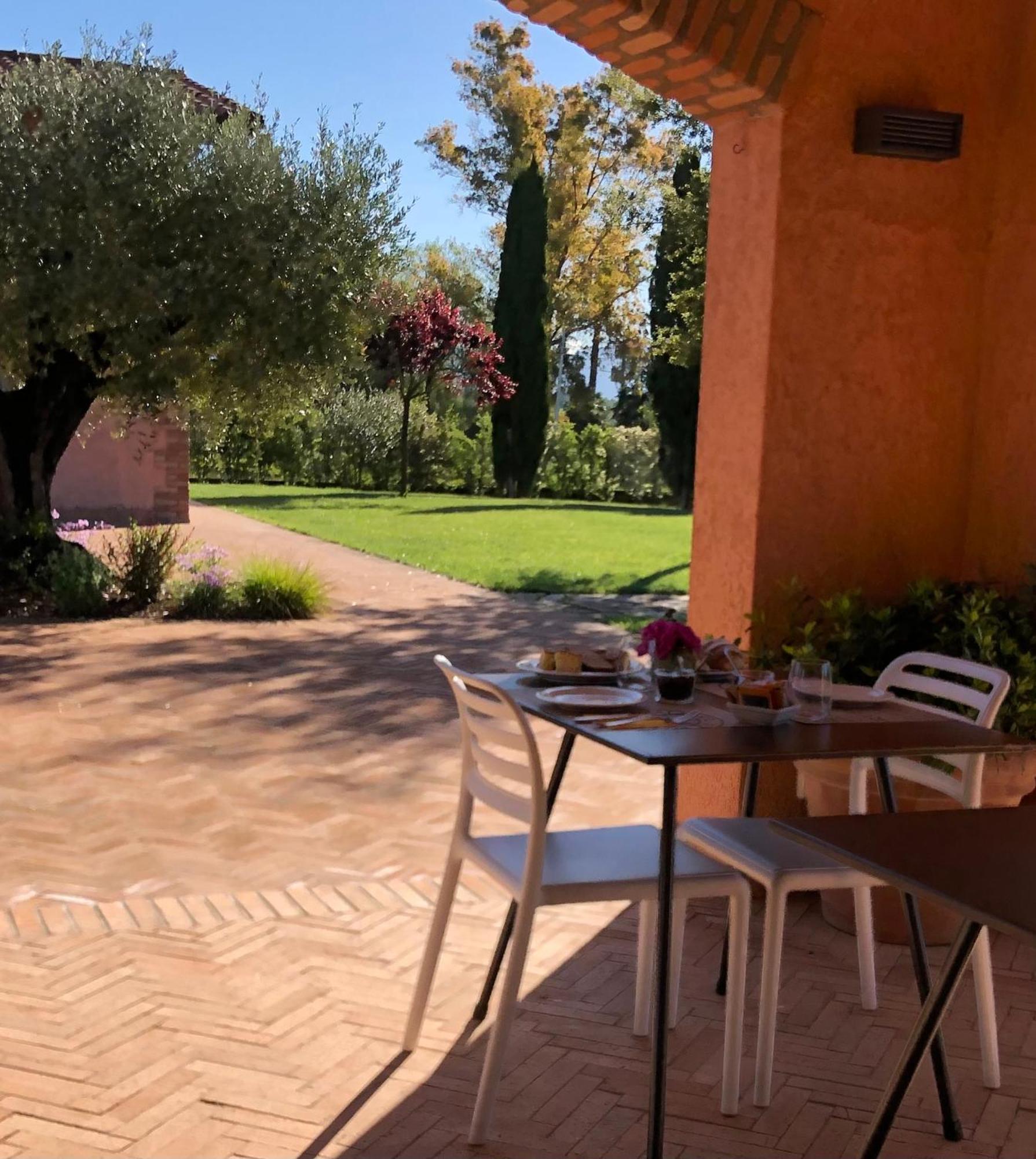ラティーナ Casale Appia Bed & Breakfast エクステリア 写真
